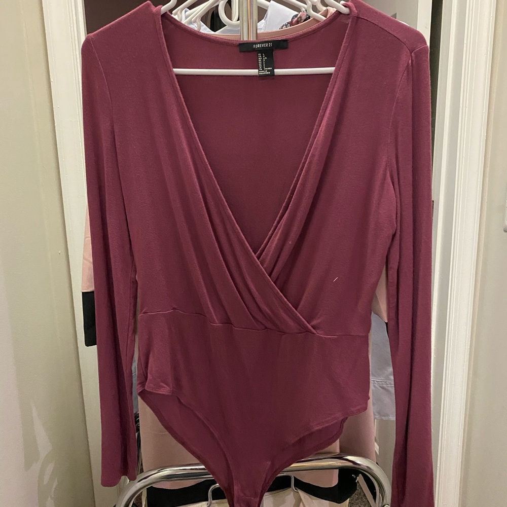 V-neck long sleeve body suit forever 21